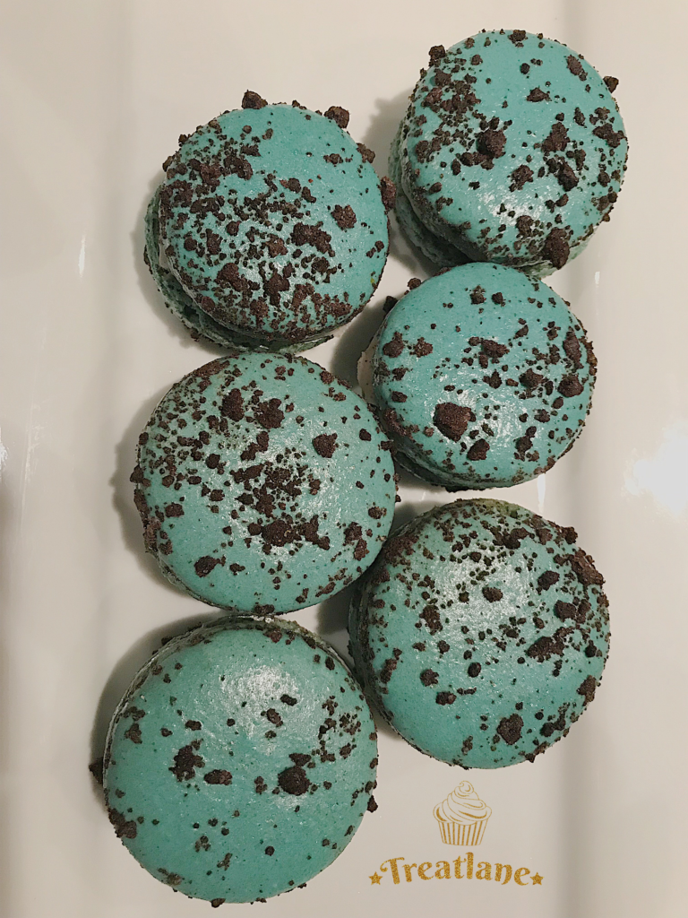 Oreo Cookie Macarons